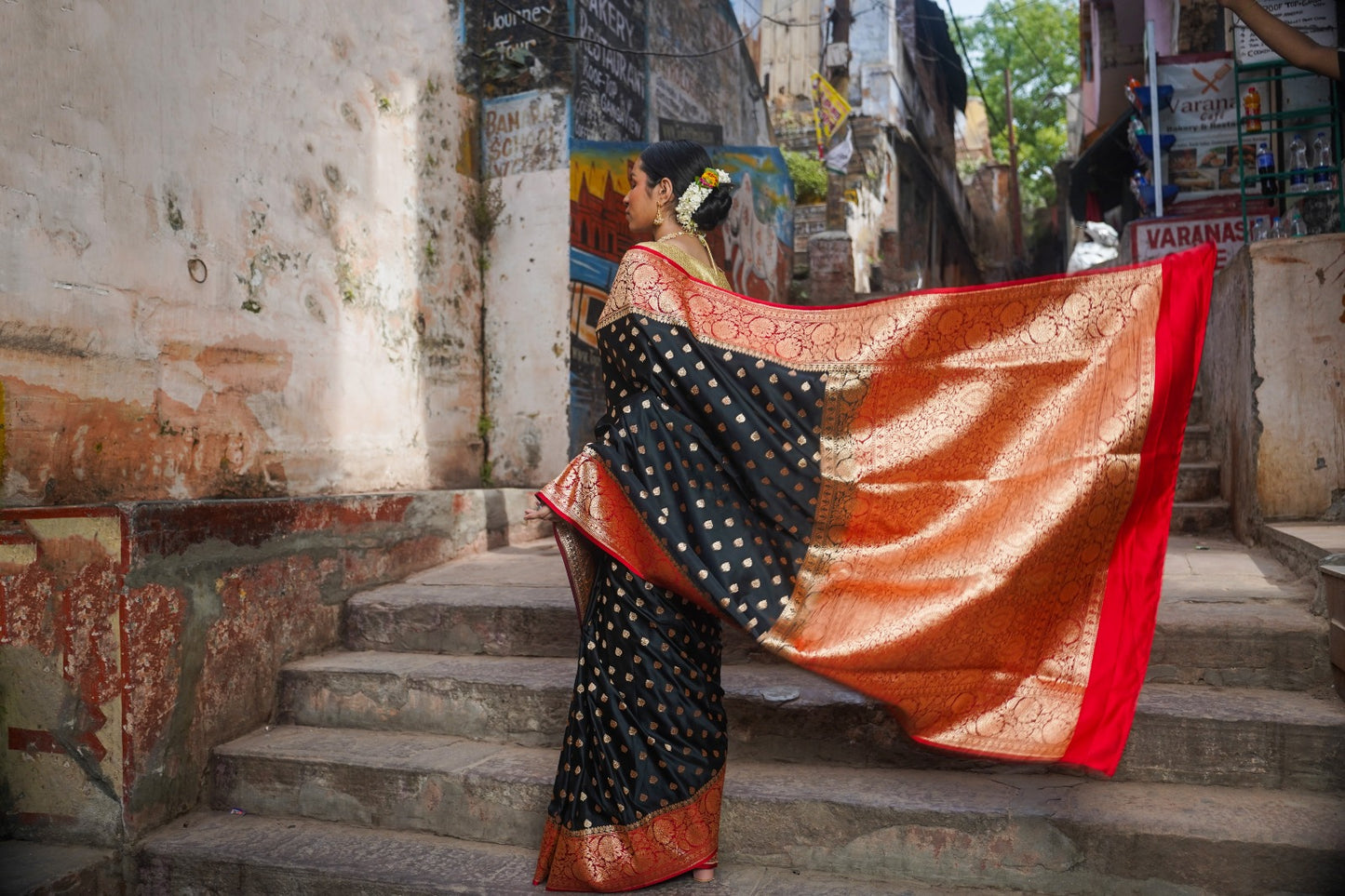 Black Traditional Banarasi Silk Handwoven Saree