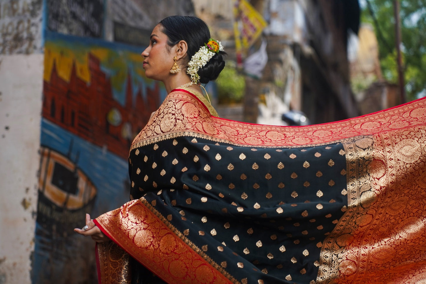 Black Traditional Banarasi Silk Handwoven Saree