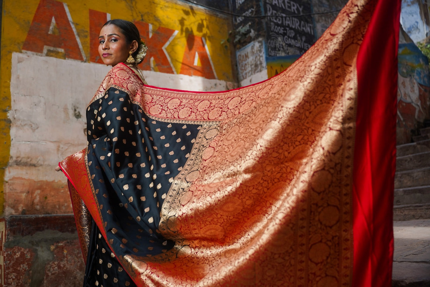 Sideshwari Black Traditional Banarasi Silk Handwoven Saree