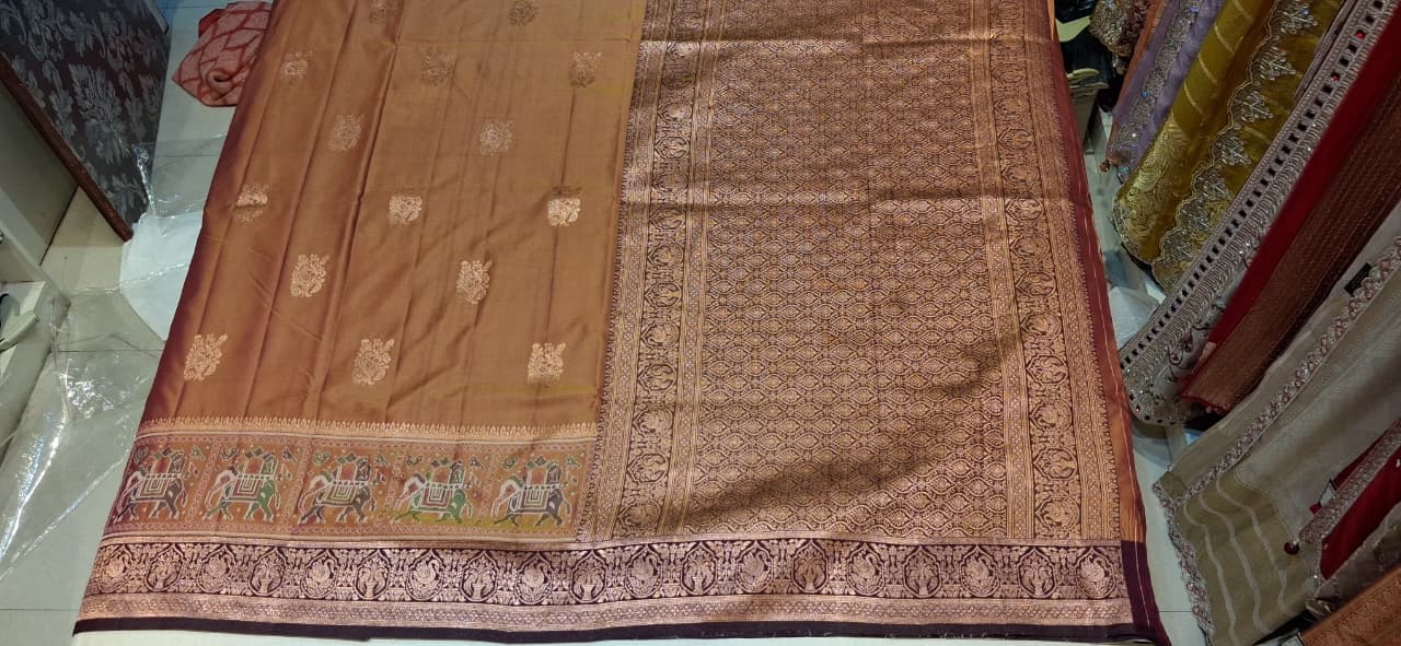 UTSAV BANARAS 502: Gold Dual Tone Banarasi Soft Silk Meenakari Zari Saree