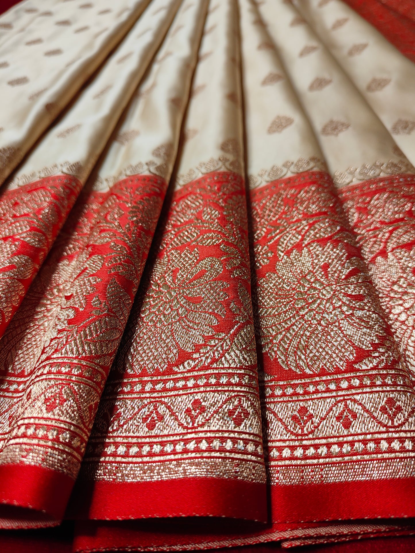 Off White Pure Handloom Banarasi Silk Saree