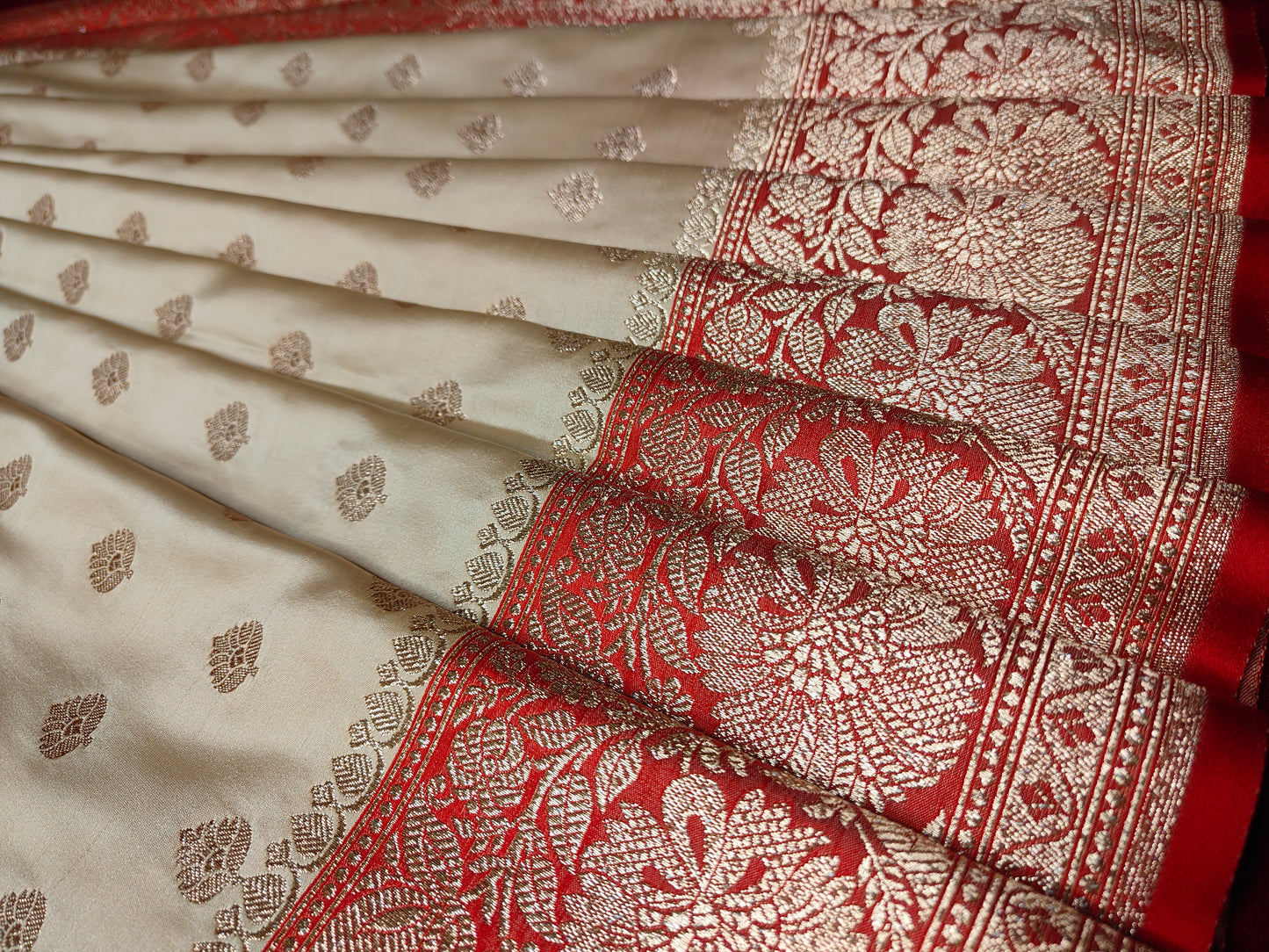 Off White Pure Handloom Banarasi Silk Saree