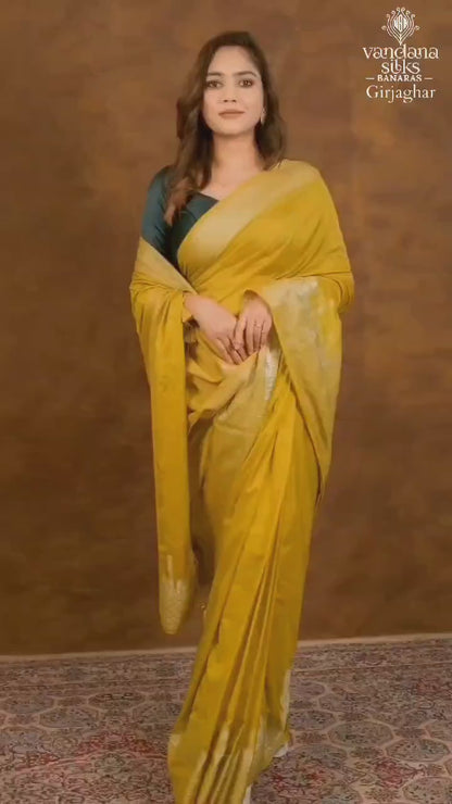 Wahh Taj Banarasi Soft Silk Saree: Symbol of Love